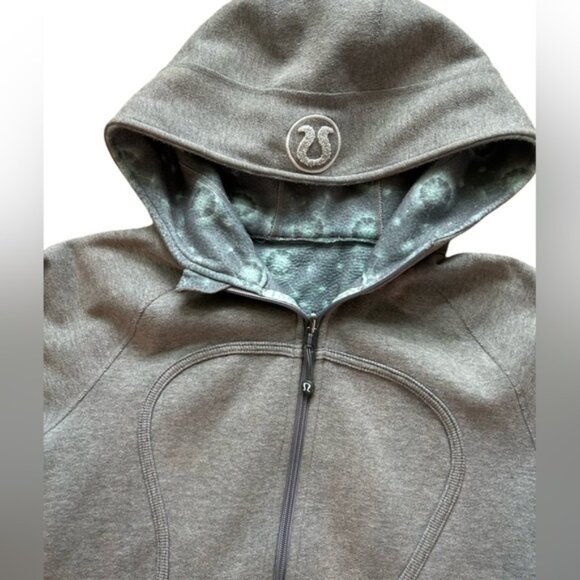 Lululemon Scuba Hoodie Grey Thick Size 8 light blue inside - Picture 4 of 6